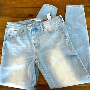 NWOT never worn Celebrity Pink Jeans Jeggings Lightwash “The Rider” size 11 / 30